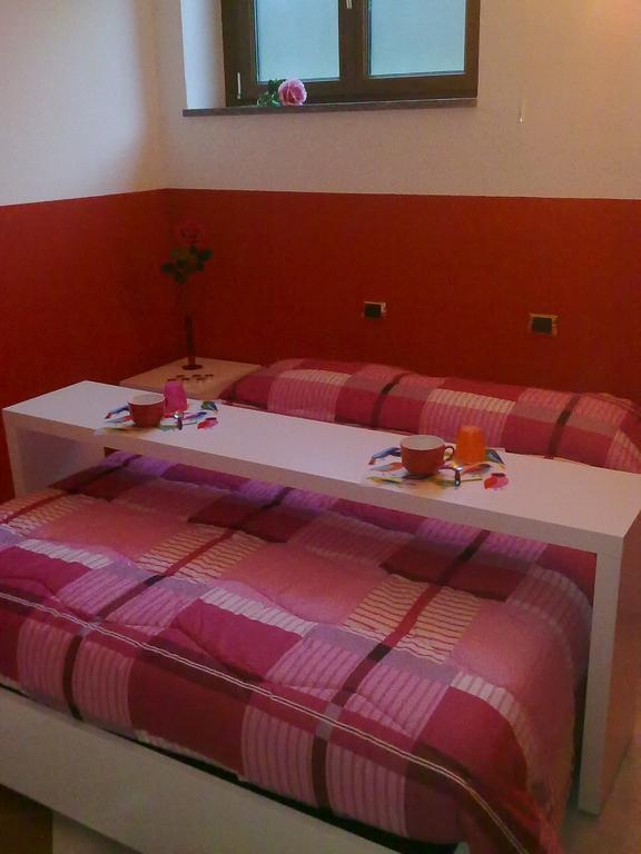 Affittacamere Valchiavenna - Foresteria Lombarda Con Parcheggio Privato Sul Posto! Apprezzata Gestione Familiare Dal 2012, Qualita-Prezzo Top! "Guest-House With Private Parking On Site! Appreciated Family Management Since 2012, Quality-Price Top!" Room photo