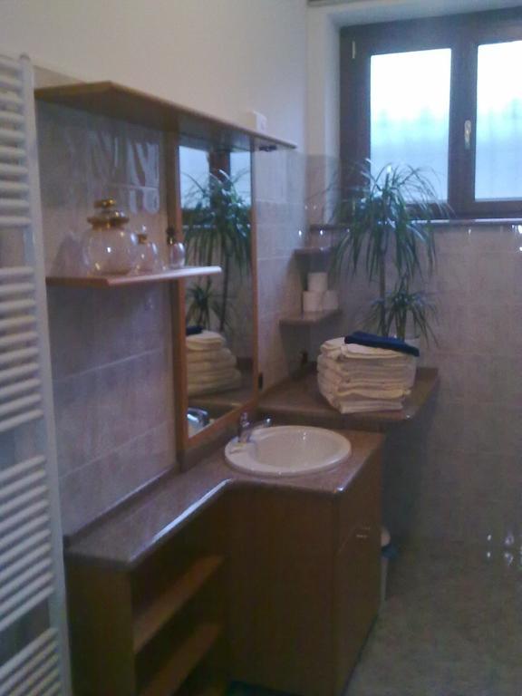 Affittacamere Valchiavenna - Foresteria Lombarda Con Parcheggio Privato Sul Posto! Apprezzata Gestione Familiare Dal 2012, Qualita-Prezzo Top! "Guest-House With Private Parking On Site! Appreciated Family Management Since 2012, Quality-Price Top!" Room photo