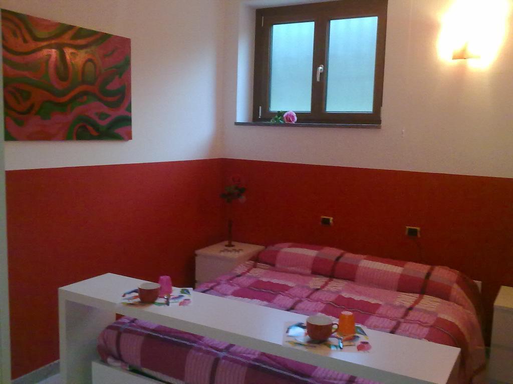 Affittacamere Valchiavenna - Foresteria Lombarda Con Parcheggio Privato Sul Posto! Apprezzata Gestione Familiare Dal 2012, Qualita-Prezzo Top! "Guest-House With Private Parking On Site! Appreciated Family Management Since 2012, Quality-Price Top!" Room photo