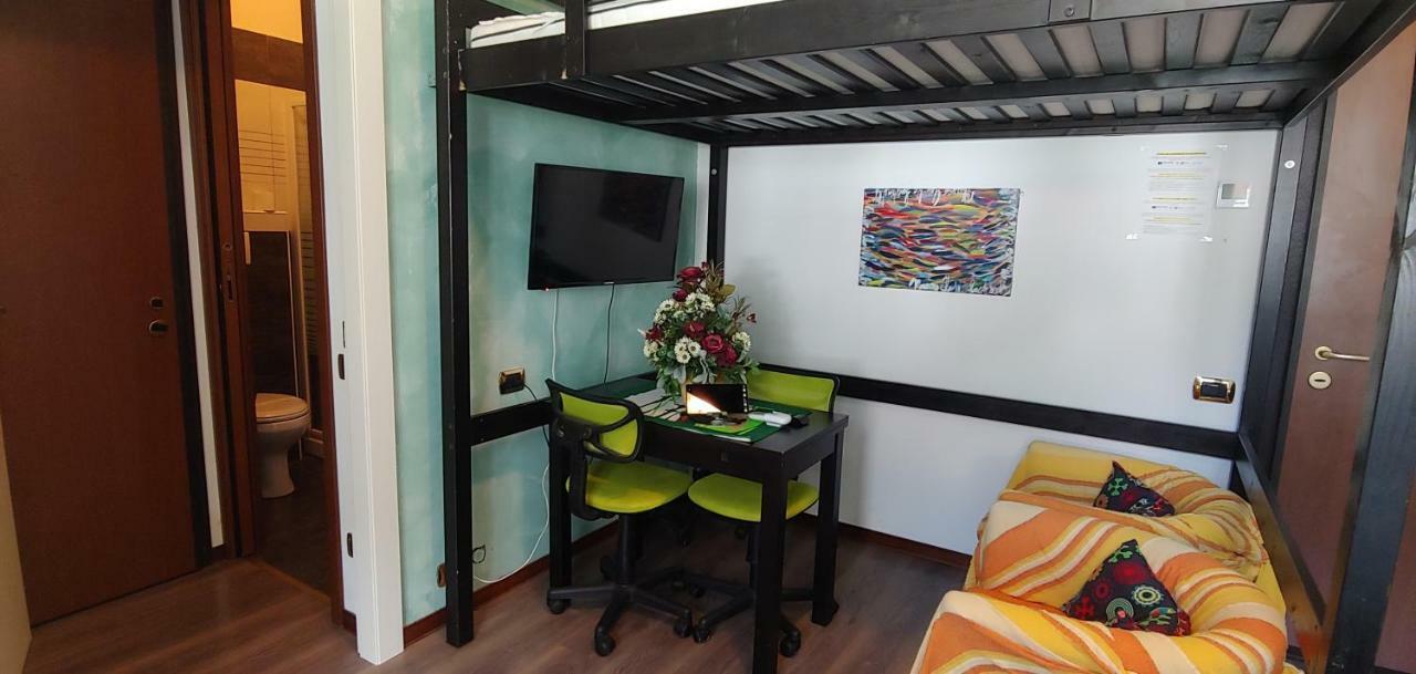 Affittacamere Valchiavenna - Foresteria Lombarda Con Parcheggio Privato Sul Posto! Apprezzata Gestione Familiare Dal 2012, Qualita-Prezzo Top! "Guest-House With Private Parking On Site! Appreciated Family Management Since 2012, Quality-Price Top!" Exterior photo