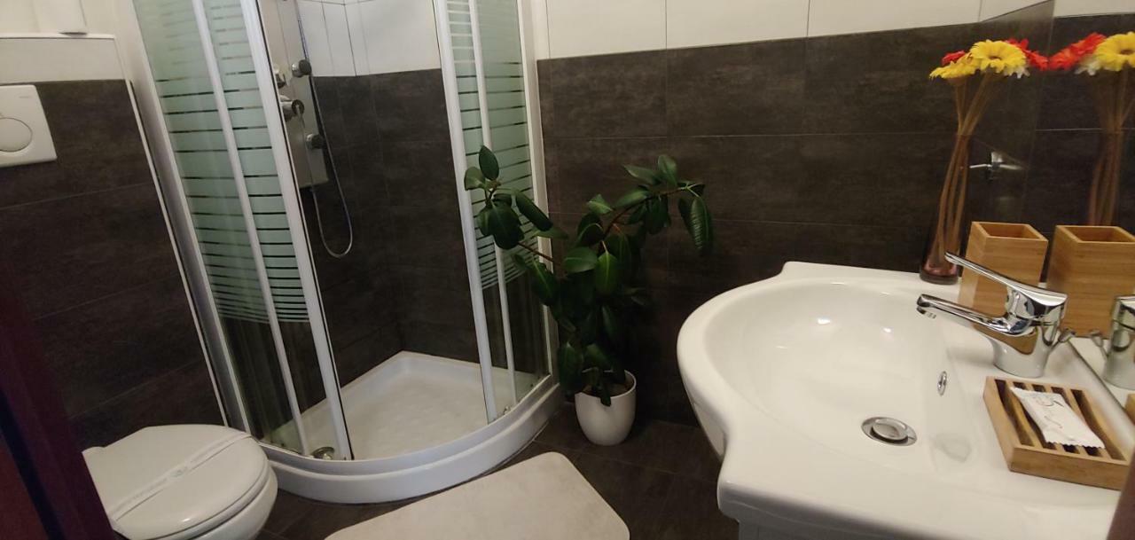 Affittacamere Valchiavenna - Foresteria Lombarda Con Parcheggio Privato Sul Posto! Apprezzata Gestione Familiare Dal 2012, Qualita-Prezzo Top! "Guest-House With Private Parking On Site! Appreciated Family Management Since 2012, Quality-Price Top!" Exterior photo